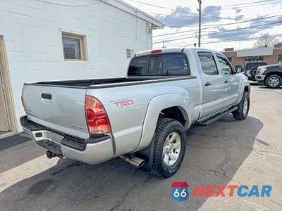 Czwarte zdjęcie samochodu z boku: 2005 TOYOTA TACOMA V6 VIN:5TEMU52N35Z007009 - miniatura