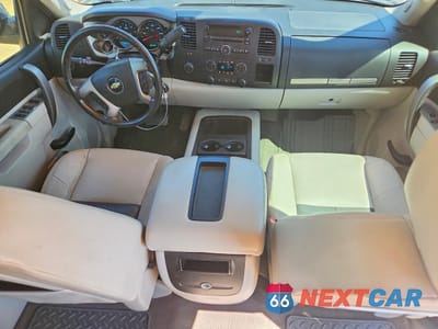 Zdjęcie 8 z 12 samochodu: 2011 CHEVROLET SILVERADO K1500 LT VIN:3GCPKSE35BG259010 - miniatura