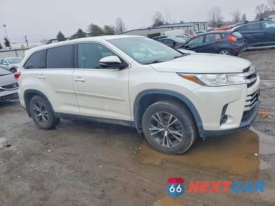 Czwarte zdjęcie samochodu z boku: 2019 TOYOTA HIGHLANDER LE VIN:5TDBZRFH8KS728777 - miniatura