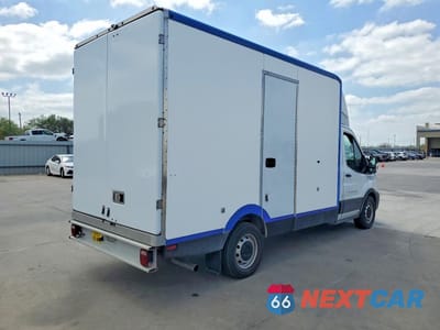 Trzecie zdjęcie samochodu z tyłu: 2022 FORD TRANSIT DELIVERY TRUCK VIN:1FDBW5Z85NKA39736 - miniatura