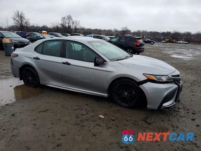 Czwarte zdjęcie samochodu z boku: 2022 TOYOTA CAMRY HYBRID SE NIGHTSHADE VIN:4T1G31AKXNU044384 - miniatura