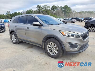 Czwarte zdjęcie samochodu z boku: 2017 KIA SORENTO LX VIN:5XYPG4A33HG247609 - miniatura