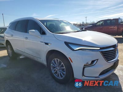 Czwarte zdjęcie samochodu z boku: 2023 BUICK ENCLAVE ESSENCE VIN:5GAEVAKW8PJ238912 - miniatura