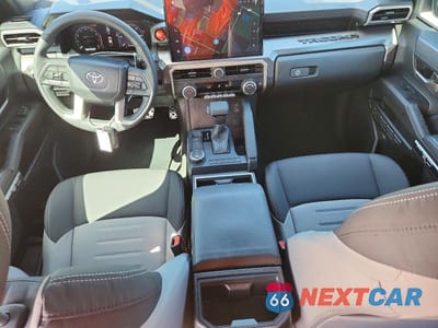 Zdjęcie 8 z 12 samochodu: 2025 TOYOTA TACOMA TRD SPORT VIN:3TMKB5FN7SM038439 - miniatura