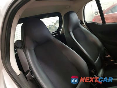 Zdjęcie 10 z 12 samochodu: 2015 SMART FORTWO PURE VIN:WMEEJ3BAXFK791906 - miniatura