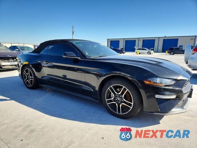 Czwarte zdjęcie samochodu z boku: 2018 FORD MUSTANG VIN:1FATP8UH8J5177039 - miniatura