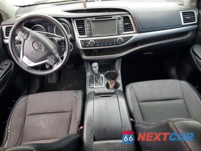 Zdjęcie 8 z 12 samochodu: 2018 TOYOTA HIGHLANDER LE PLUS VIN:5TDZZRFH9JS236269 - miniatura