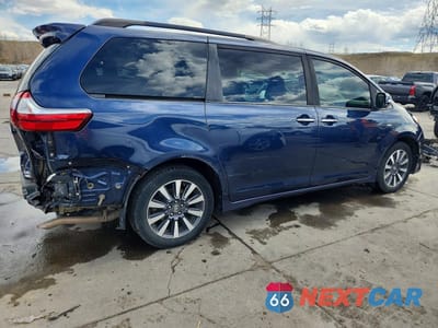 Trzecie zdjęcie samochodu z tyłu: 2019 TOYOTA SIENNA LIMITED PREMIUM 7-PASSENGER VIN:5TDDZ3DC4KS216933 - miniatura