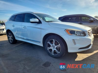 Czwarte zdjęcie samochodu z boku: 2015 VOLVO XC60 T6 PLATINUM VIN:YV4902RMXF2675650 - miniatura