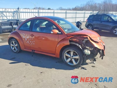 Czwarte zdjęcie samochodu z boku: 2010 VOLKSWAGEN NEW BEETLE VIN:3VWPW3AG1AM006993 - miniatura