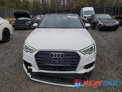 Piąte zdjęcie samochodu w środku: 2018 AUDI A3 PREMIUM VIN:WAUAUGFF0J1004863 - miniatura