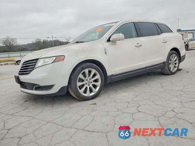 2017 LINCOLN MKT 2LMHJ5AT1HBL00789 - główne zdjęcie licytacji z USA - miniatura