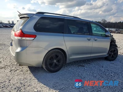 Trzecie zdjęcie samochodu z tyłu: 2011 TOYOTA SIENNA VIN:5TDKK3DCXBS061509 - miniatura