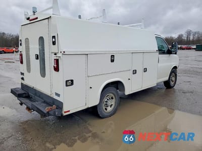 Trzecie zdjęcie samochodu z tyłu: 2018 CHEVROLET EXPRESS UTILITY / SERVICE TRUCK VIN:1GB0GRFG6J1246488 - miniatura