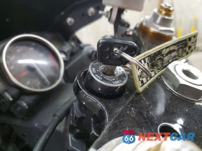 Zdjęcie 8 z 10 samochodu: 2009 YAMAHA YZFR6 VIN:JYARJ16E29A011842 - miniatura