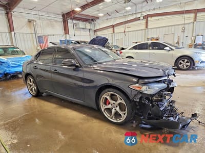 Czwarte zdjęcie samochodu z boku: 2019 ALFA ROMEO GIULIA TI VIN:ZARFANBN8K7601315 - miniatura