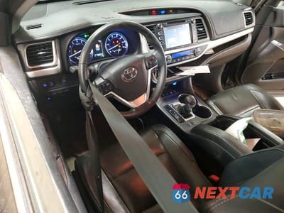 Zdjęcie 8 z 13 samochodu: 2017 TOYOTA HIGHLANDER XLE VIN:5TDJZRFH0HS442815 - miniatura