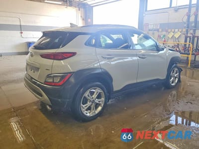 Trzecie zdjęcie samochodu z tyłu: 2022 HYUNDAI KONA SEL VIN:KM8K6CAB7NU892350 - miniatura