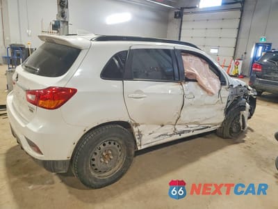 Trzecie zdjęcie samochodu z tyłu: 2018 MITSUBISHI RVR SE LIMITED VIN:JA4AJ4AW0JU603630 - miniatura