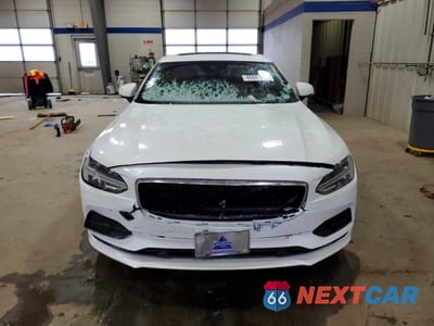 Piąte zdjęcie samochodu w środku: 2017 VOLVO S90 T6 MOMENTUM VIN:YV1A22MK2H1011846 - miniatura