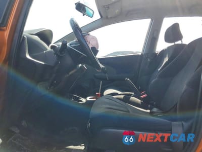 Zdjęcie 7 z 12 samochodu: 2010 HONDA FIT SPORT VIN:JHMGE8G40AS013763 - miniatura