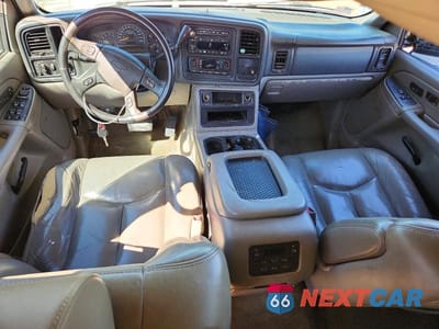 Zdjęcie 8 z 13 samochodu: 2005 CHEVROLET SUBURBAN C1500 VIN:3GNEC16Z15G220976 - miniatura