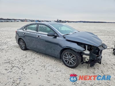 Czwarte zdjęcie samochodu z boku: 2022 KIA FORTE GT-LINE VIN:3KPF54AD5NE479728 - miniatura