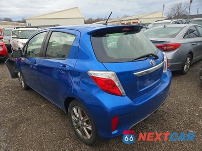 Trzecie zdjęcie samochodu z tyłu: 2014 TOYOTA YARIS 5-DOOR SE VIN:JTDKTUD31ED585361 - miniatura