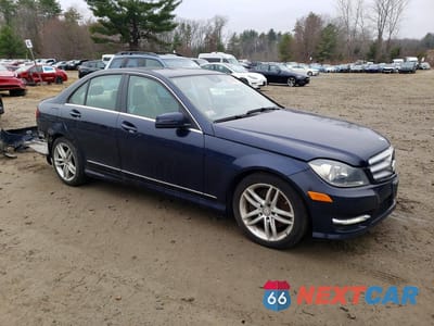 Czwarte zdjęcie samochodu z boku: 2013 MERCEDES-BENZ C 300 4MATIC VIN:WDDGF8AB8DG129750 - miniatura