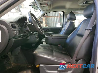 Zdjęcie 7 z 13 samochodu: 2010 CHEVROLET SUBURBAN C1500 LS VIN:1GNUCHE07AR100830 - miniatura