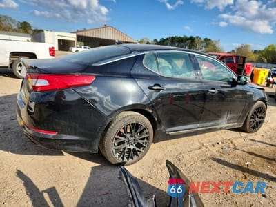 Trzecie zdjęcie samochodu z tyłu: 2013 KIA OPTIMA SX VIN:5XXGR4A65DG138605 - miniatura