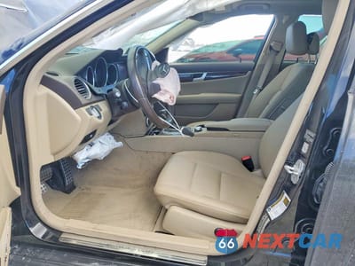 Zdjęcie 7 z 13 samochodu: 2014 MERCEDES-BENZ C 250 VIN:WDDGF4HB9EA966526 - miniatura