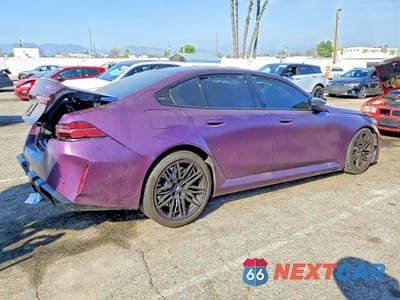 Trzecie zdjęcie samochodu z tyłu: 2025 BMW M5 VIN:WBS83FK00SCU35556 - miniatura