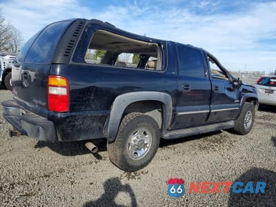 Trzecie zdjęcie samochodu z tyłu: 2000 CHEVROLET SUBURBAN K2500 VIN:3GNGK26UXYG223384 - miniatura