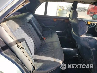 Zdjęcie 10 z 12 samochodu: 1983 MERCEDES BENZ 380 SEL VIN:WDBCA33A6DB045551 - miniatura