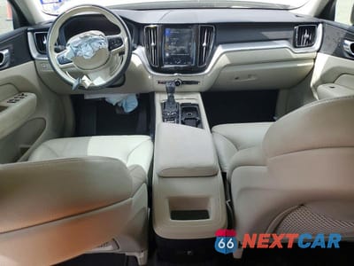Zdjęcie 8 z 13 samochodu: 2019 VOLVO XC60 T5 MOMENTUM VIN:LYV102DK2KB288864 - miniatura