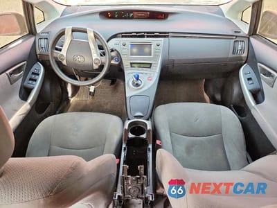 Zdjęcie 8 z 12 samochodu: 2013 TOYOTA PRIUS TWO VIN:JTDKN3DU0D0353384 - miniatura