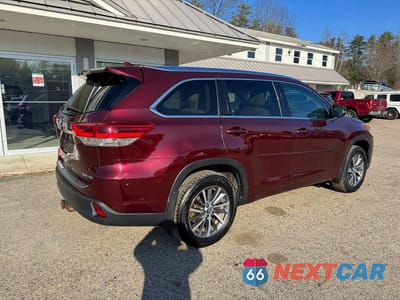 Czwarte zdjęcie samochodu z boku: 2018 TOYOTA HIGHLANDER XLE VIN:5TDJZRFH2JS823121 - miniatura