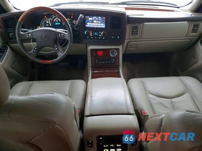 Zdjęcie 8 z 13 samochodu: 2003 CADILLAC ESCALADE ESV VIN:3GYFK66N73G298437 - miniatura