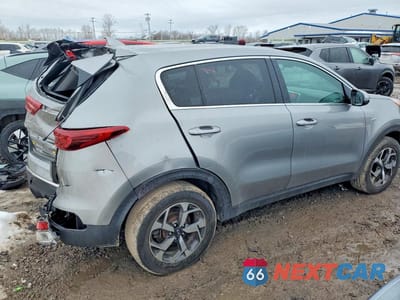 Trzecie zdjęcie samochodu z tyłu: 2020 KIA SPORTAGE LX VIN:KNDPMCAC2L7759967 - miniatura