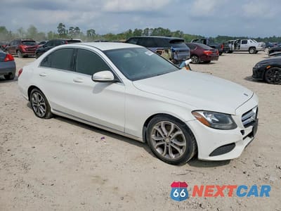 Czwarte zdjęcie samochodu z boku: 2015 MERCEDES-BENZ C 300 VIN:55SWF4JB3FU063957 - miniatura