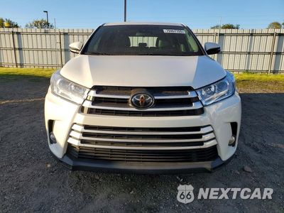 Piąte zdjęcie samochodu w środku: 2018 TOYOTA HIGHLANDER LE PLUS VIN:5TDZZRFH3JS256212 - miniatura