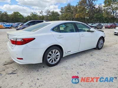 Trzecie zdjęcie samochodu z tyłu: 2013 LEXUS ES 300H BASE VIN:JTHBW1GG3D2033244 - miniatura