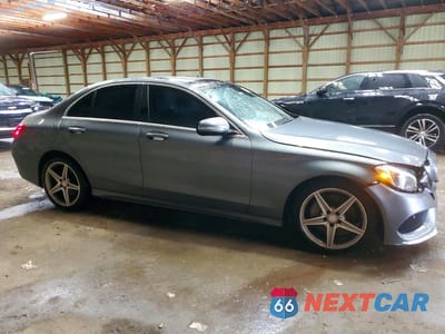 Czwarte zdjęcie samochodu z boku: 2017 MERCEDES-BENZ C 300 4MATIC VIN:55SWF4KB7HU191054 - miniatura