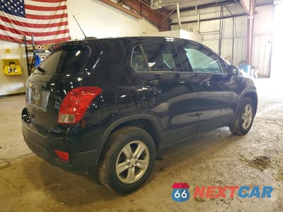 Trzecie zdjęcie samochodu z tyłu: 2022 CHEVROLET TRAX LS VIN:KL7CJNSM0NB552212 - miniatura