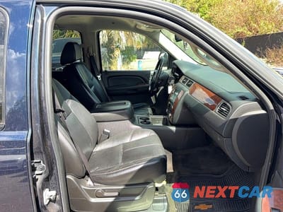 Piąte zdjęcie samochodu w środku: 2007 CHEVROLET SUBURBAN K1500 VIN:1GNFK16377J321296 - miniatura