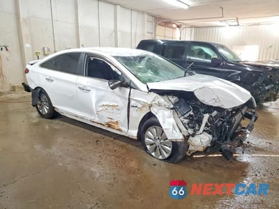 Czwarte zdjęcie samochodu z boku: 2017 HYUNDAI SONATA HYBRID SE VIN:KMHE24L18HA058080 - miniatura