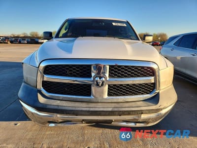 Piąte zdjęcie samochodu w środku: 2018 RAM TRUCKS 1500 ST VIN:1C6RR6FG2JS208012 - miniatura