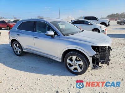 Czwarte zdjęcie samochodu z boku: 2019 AUDI Q3 PREMIUM VIN:WA1AECF31K1079193 - miniatura