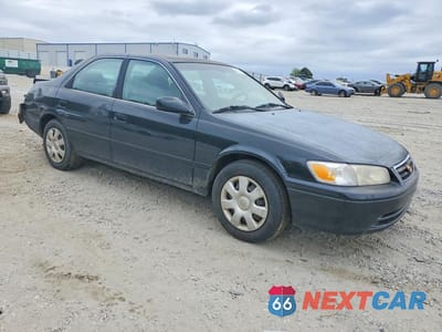 Czwarte zdjęcie samochodu z boku: 2000 TOYOTA CAMRY LE VIN:4T1BG22K5YU733935 - miniatura